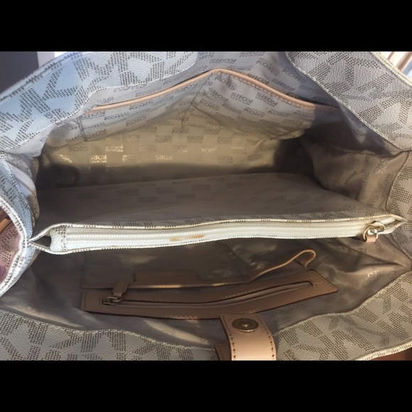 Sold - Picture 6 of 8